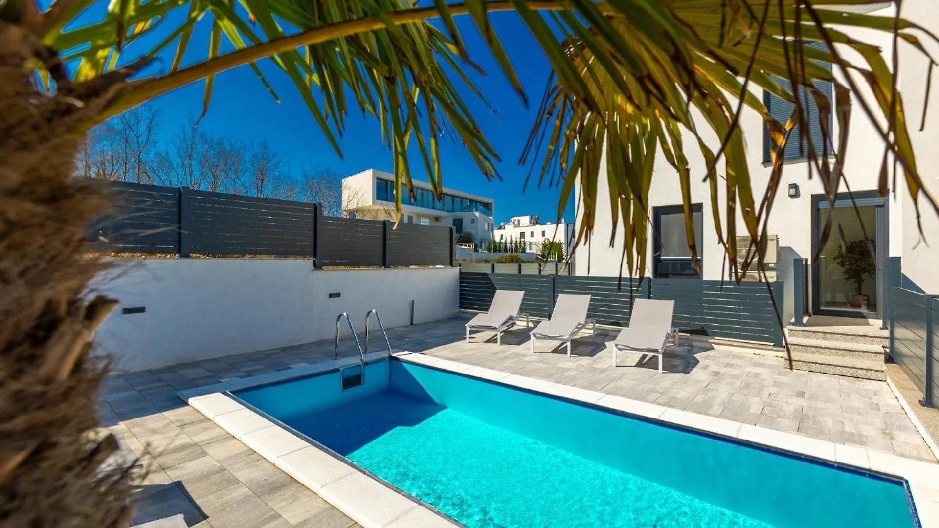 Aura Malinska - Private Pool Apartment Vantacici